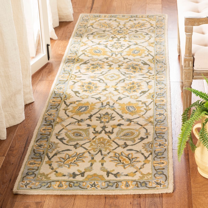 SAFAVIEH Handmade Classic Gertje Traditional Oriental Wool Rug - 2'3" x 8' Runner - Ivory/Light Blue