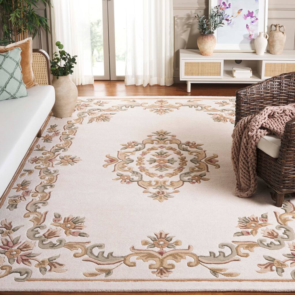SAFAVIEH Handmade Aubusson Hale Traditional Wool Rug.