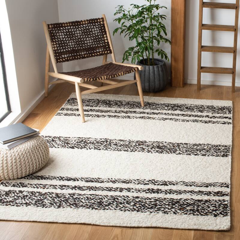 SAFAVIEH Handmade Natura Sanae Stripe Wool Rug - 6' x 9' - Black/Ivory