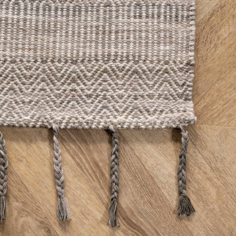 Nuloom Diem Geometric Cotton Tassel Area Rug