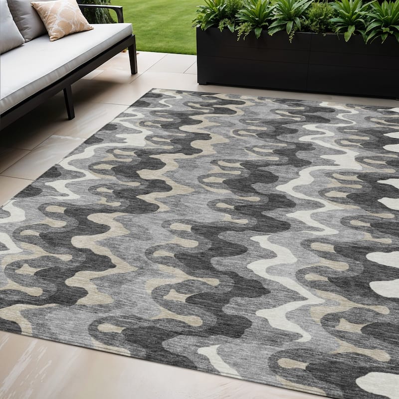 HomeRoots Abstract Transitional Rectangle Outdoor Rug - 5' X 8'