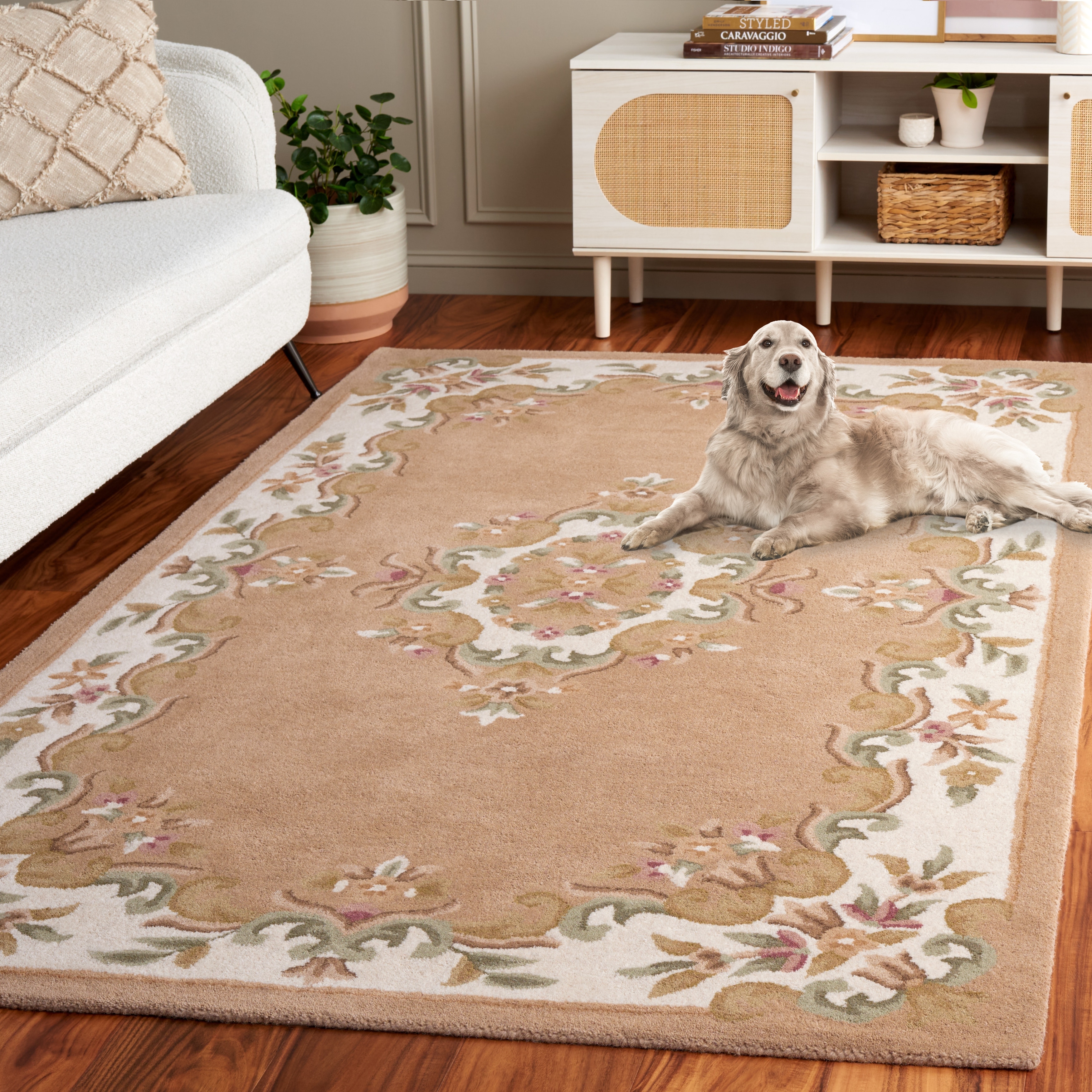 SAFAVIEH Handmade Aubusson Hale Traditional Wool Rug. - On Sale