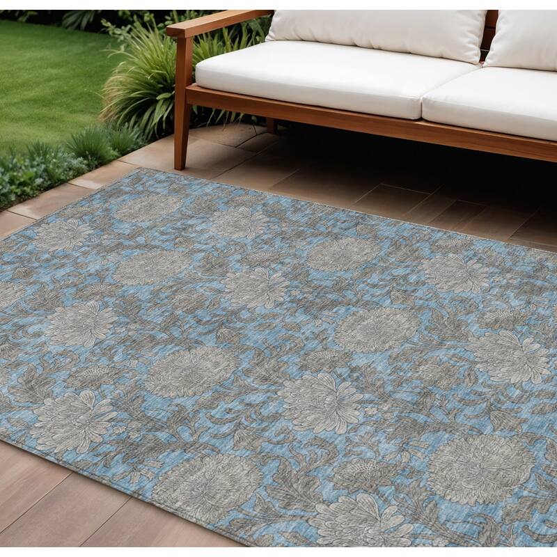 HomeRoots Floral Transitional Rectangle Outdoor Rug - 8' X 10'