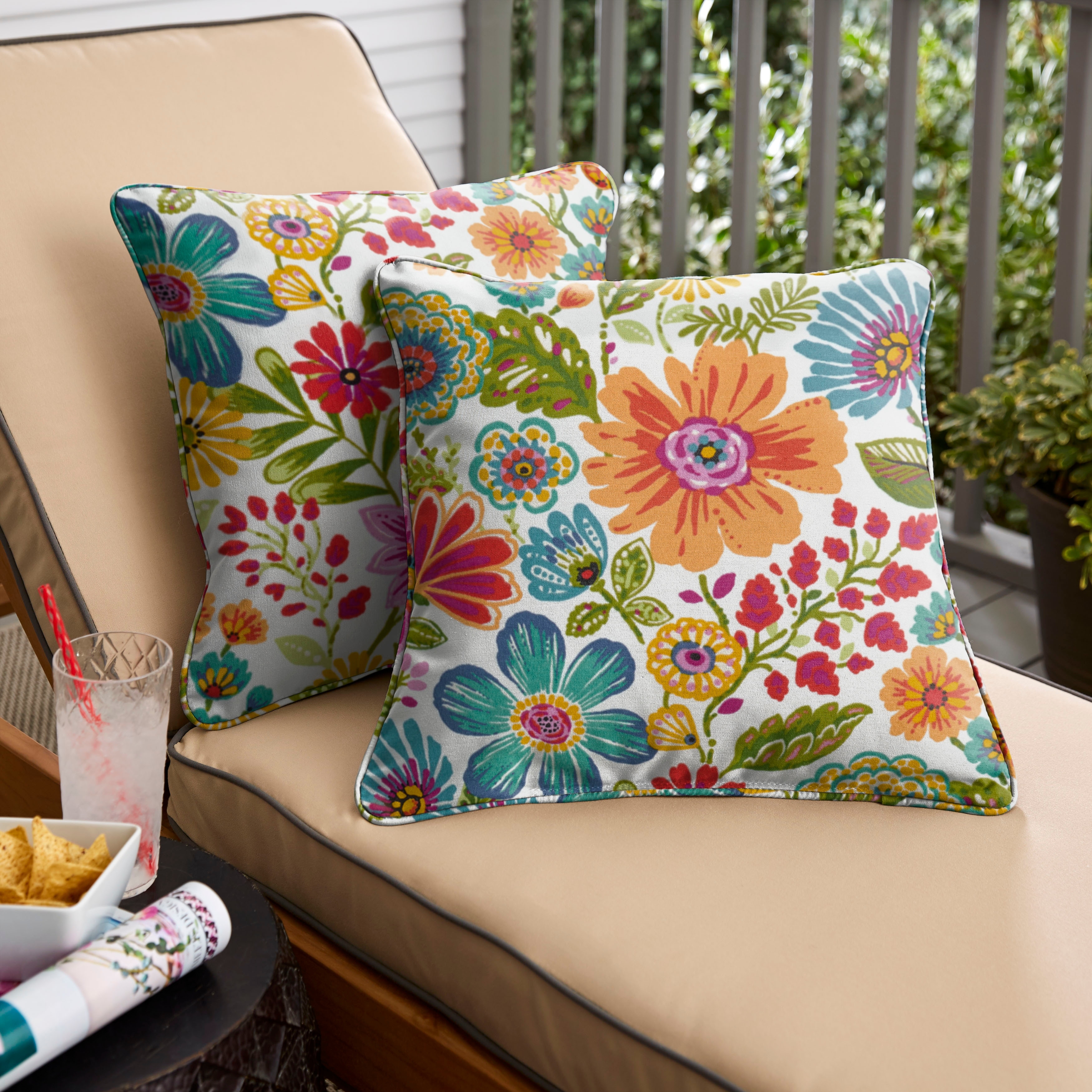 Galliford Multi Floral Indoor/ Outdoor Square Corded Pillow Set