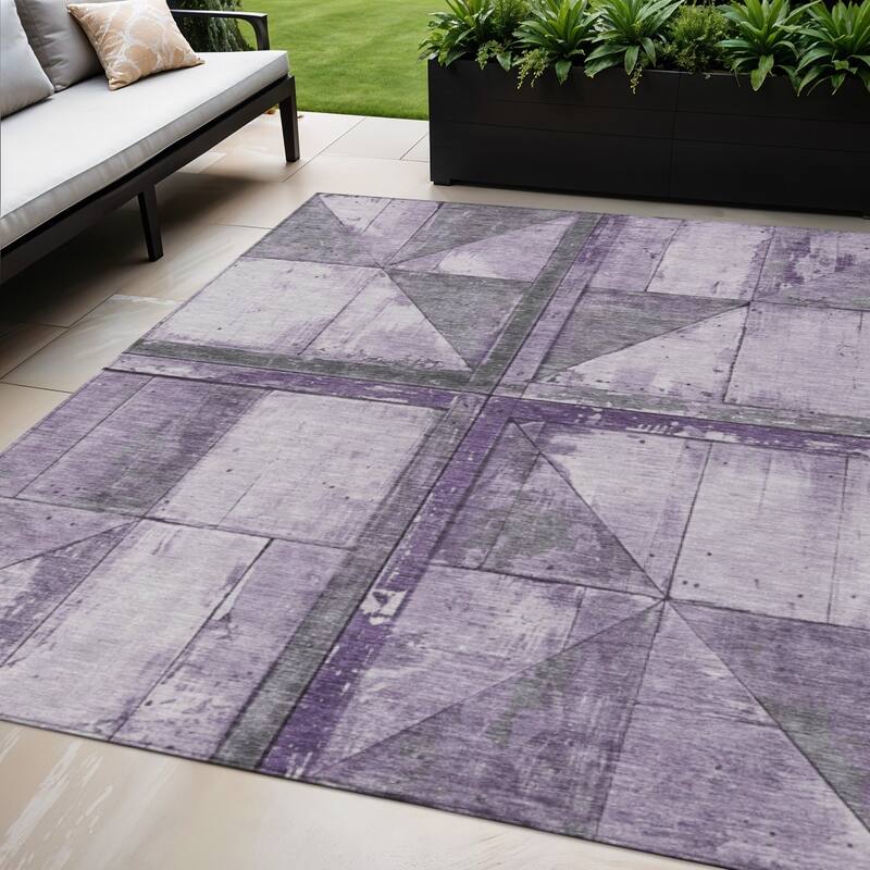 HomeRoots Geometric Transitional Rectangle Outdoor Rug - 5' X 8'