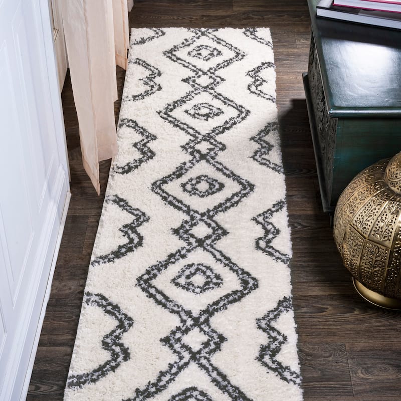 JONATHAN Y Alaro Moroccan Style Diamond Shag Area Rug