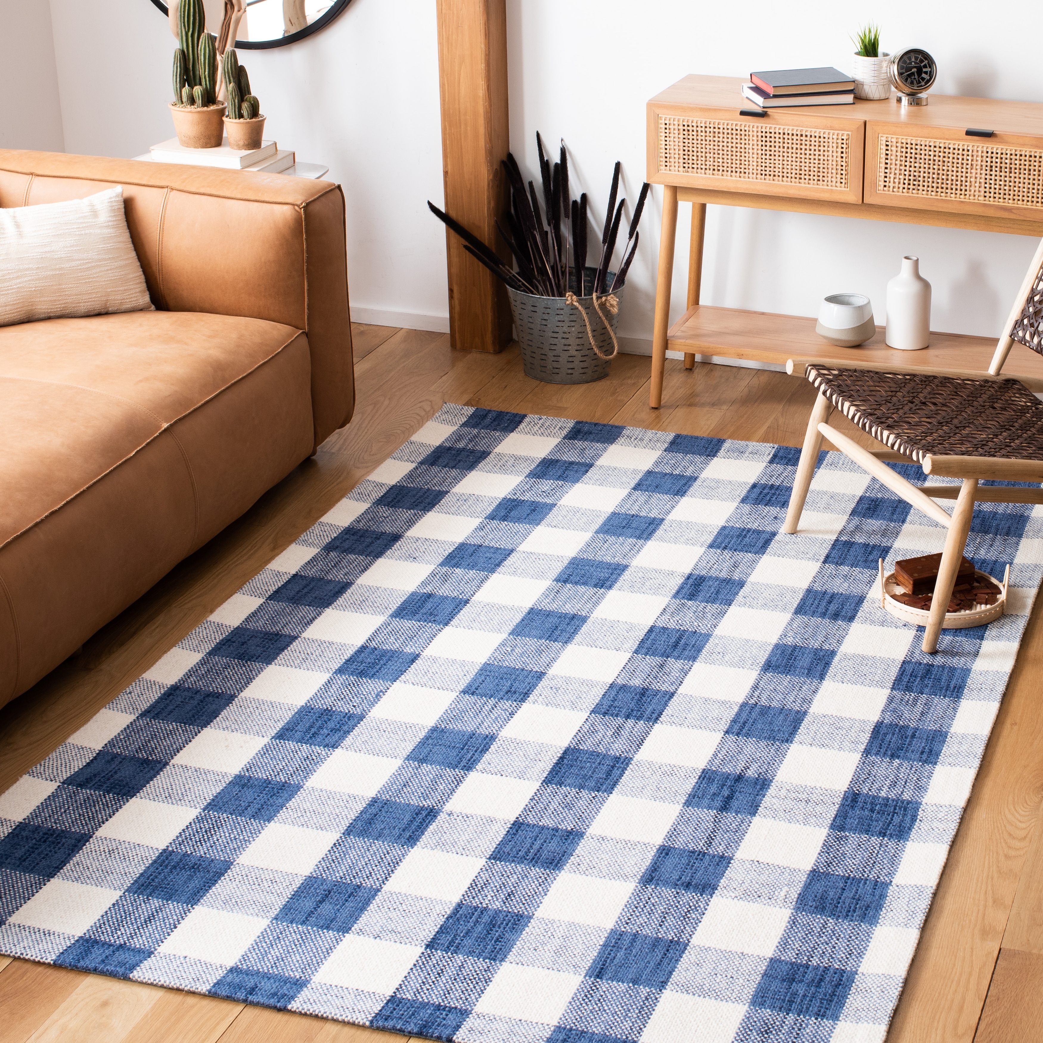 SAFAVIEH Handmade Marbella Varhudi Wool Rug