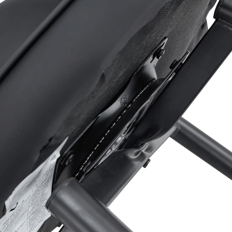 360 ° rotatable bar chair.Modern PU comfortable upholstered bar chair with smooth and beautiful black metal legs for di