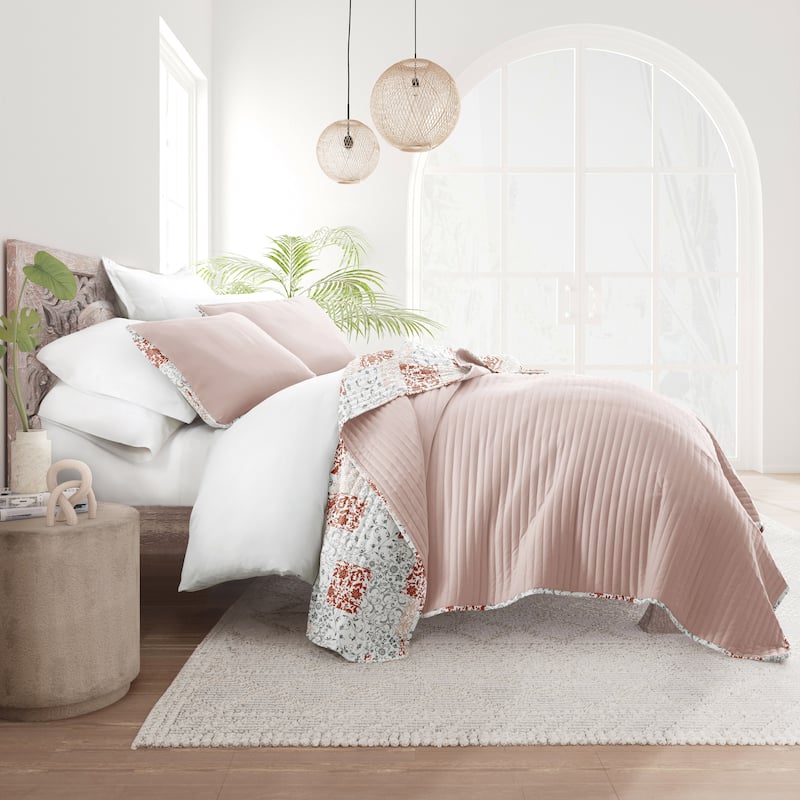 Becky Cameron All Season 3 Piece Scrolled Patchwork Reversible Quilt Set with Shams