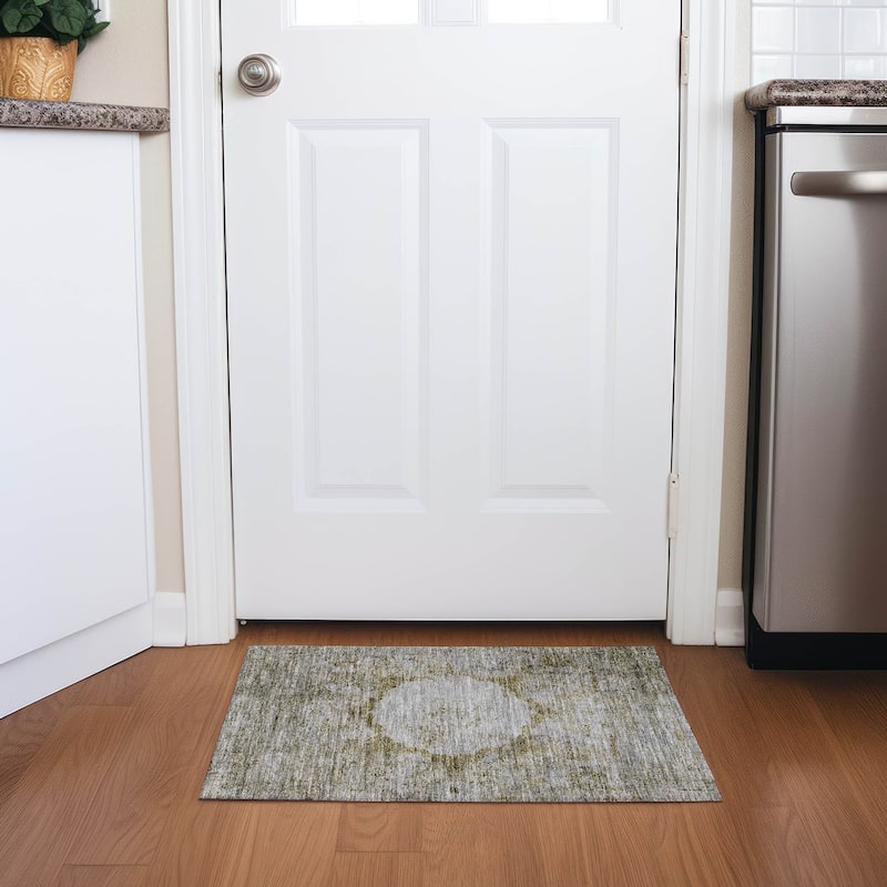 Machine Washable Indoor/ Outdoor Chantille Vintage Traditional Rug - Taupe - 1'8" x 2'6"