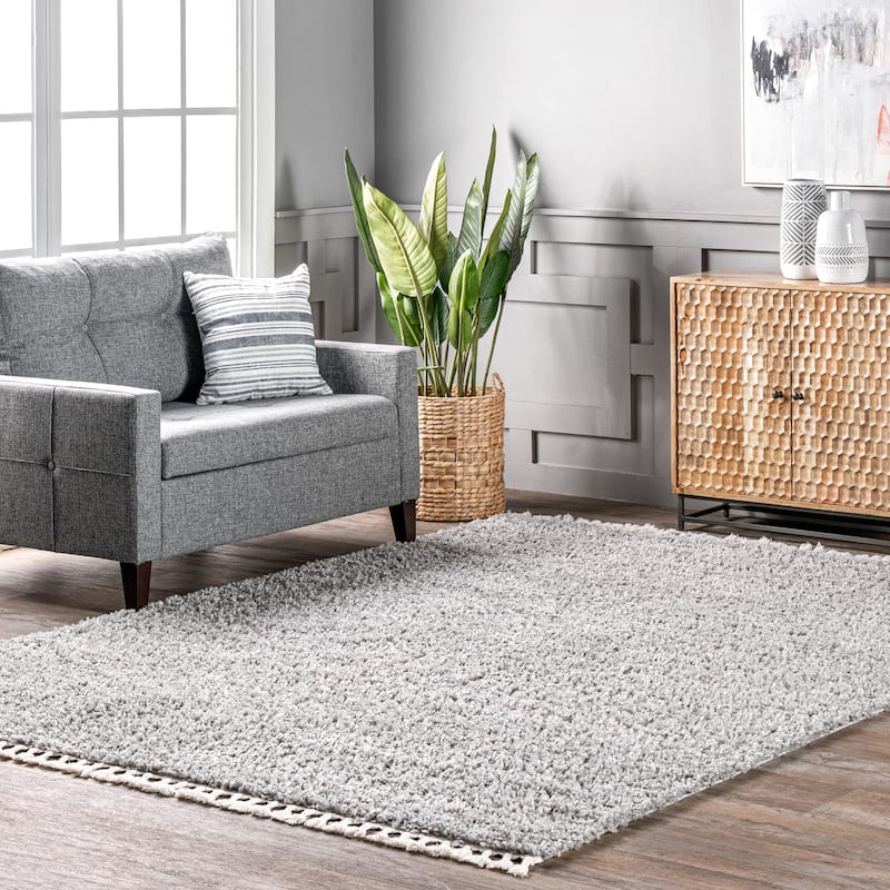 Nuloom Neva Modern Tasseled Shag Area Rug - 5' 3" x 7' 7" - Grey