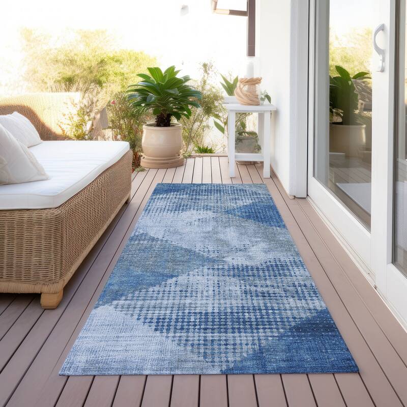 Machine Washable Indoor/ Outdoor Diamond Ombre Chantille Rug
