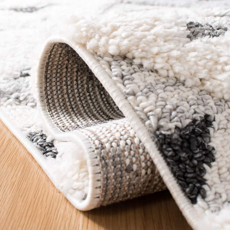 SAFAVIEH Moroccan Tassel Shag Kobi 2-inch Thick Rug
