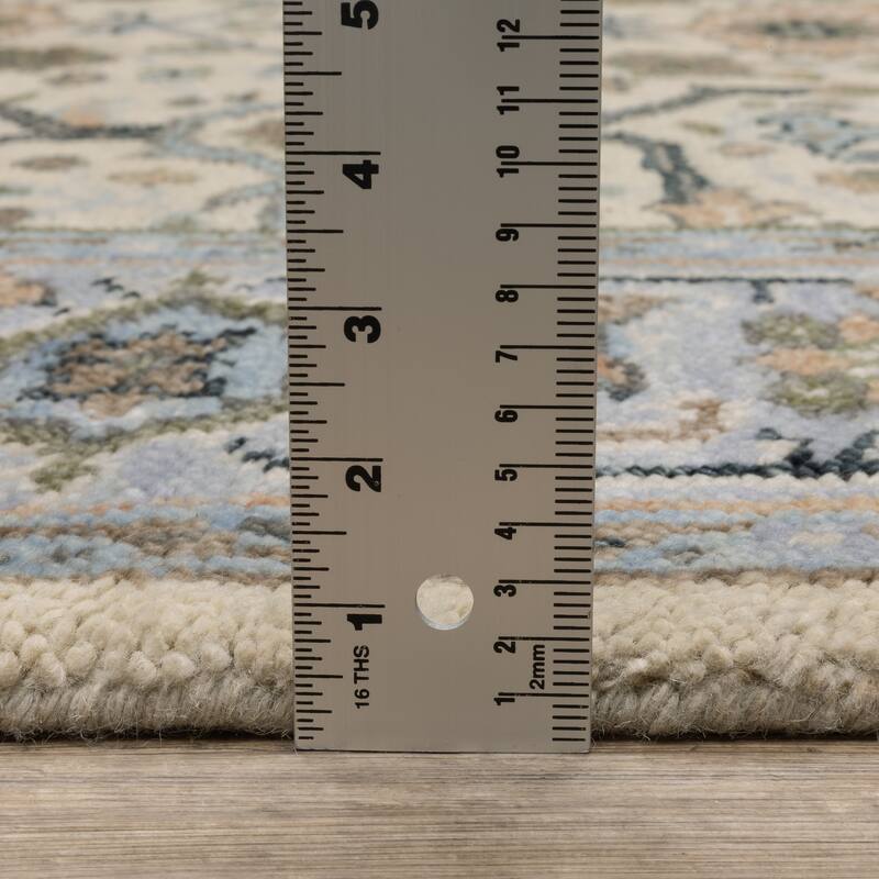 Maylin Traditional Oriental Ivory/ Light Blue Area Rug