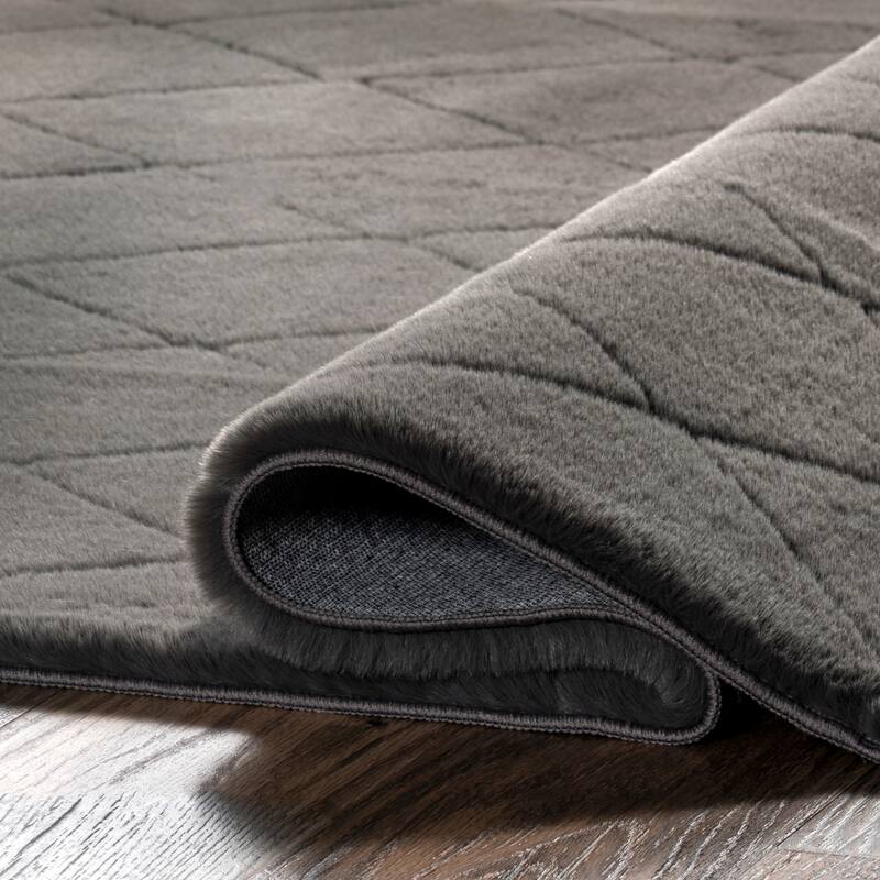 Nuloom Amy SuperiorWash Casual Faux Rabbit Machine Washable Area Rug