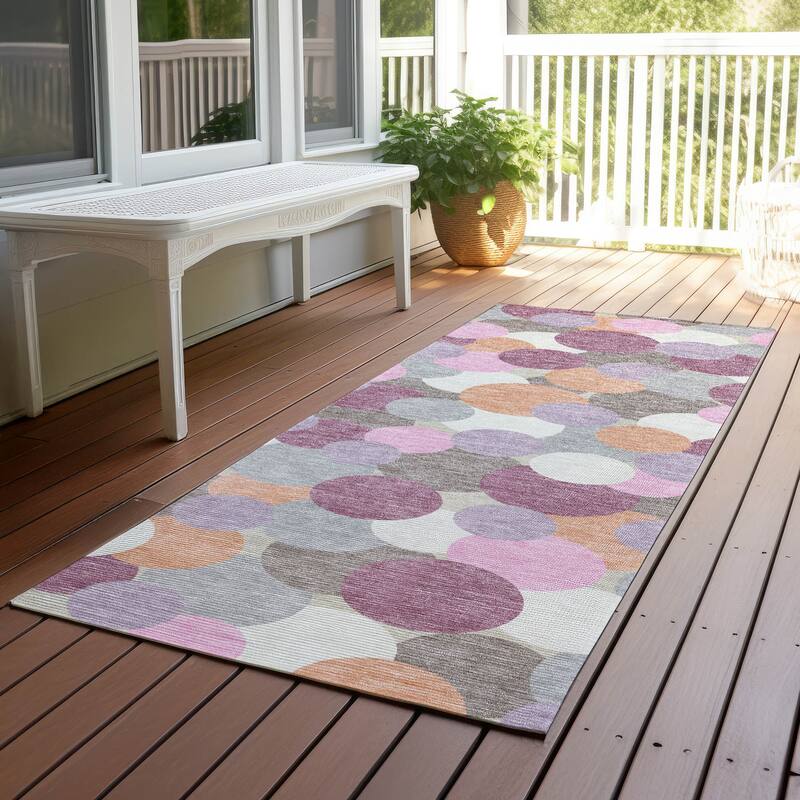 Machine Washable Indoor/ Outdoor Mucho Bubbles Chantille Rug - Blush - 2'3" x 7'6"