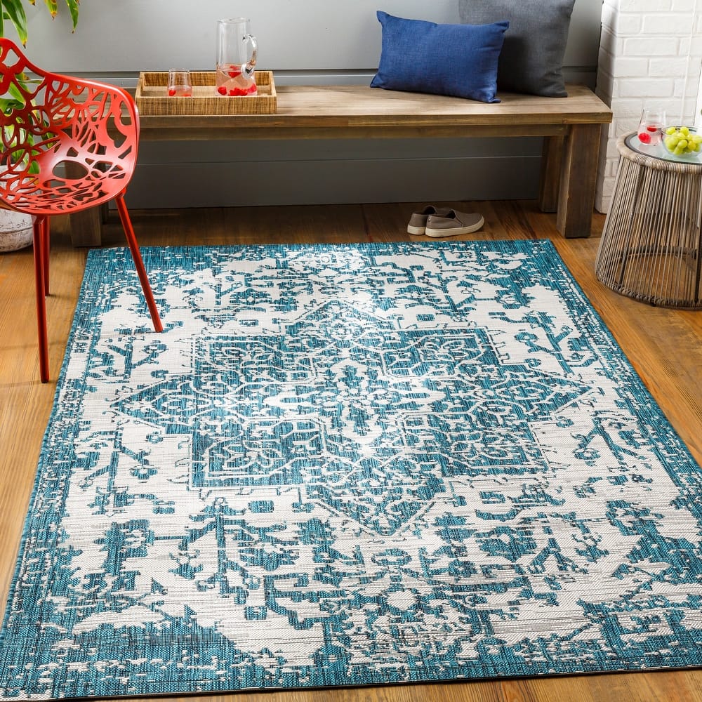 Livabliss Andell Indoor/ Outdoor Vintage Medallion Area Rug