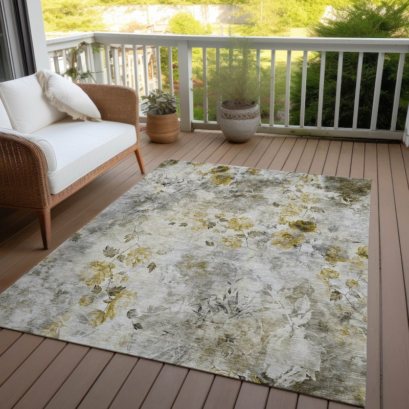 Machine Washable Indoor/ Outdoor Chantille Vanishing Floral Rug