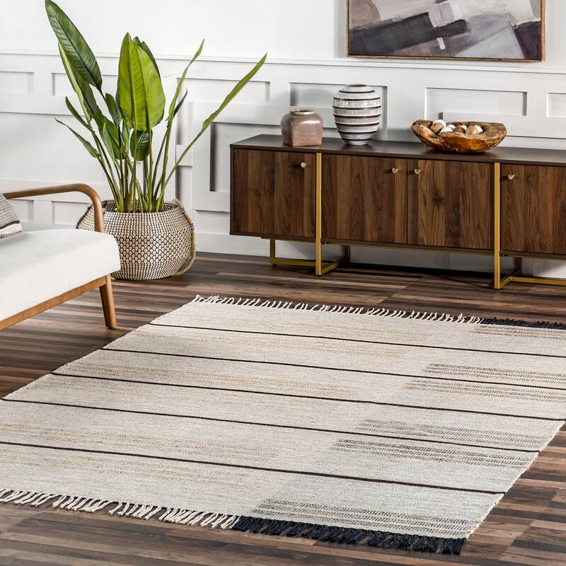 Nuloom Nicky Contemporary Striped Wool Tassel Area Rug - 4' x 6' - Beige