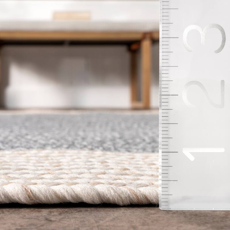 Nuloom Hand-braided Bordered Grey Area Rug