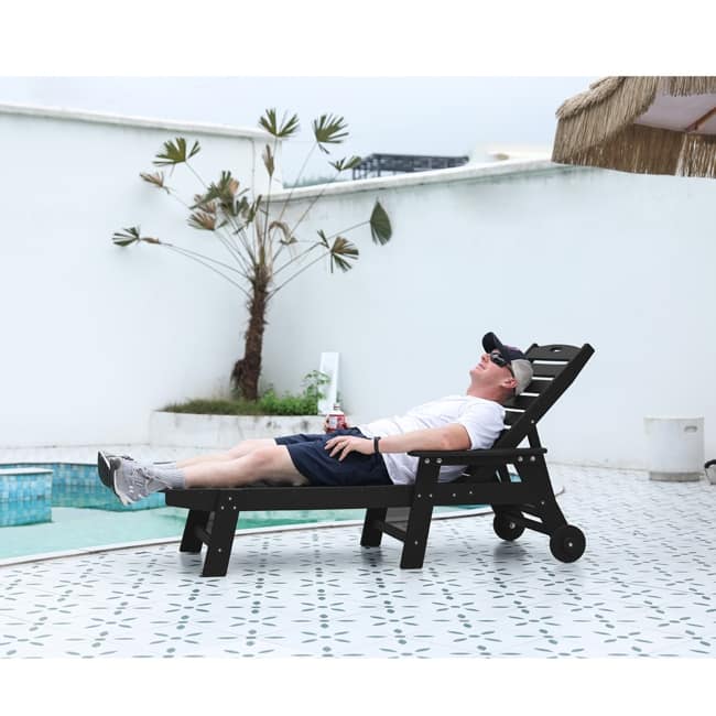 Oversized Outdoor Lounge Chair With Wood Texture‌ - Five-Position Adjustable HDPE Chaise Lounge Featuring Wheels And Cup Holder.