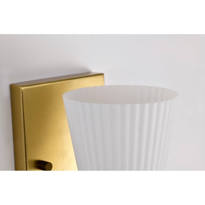 Nuvo Lighting 60/8721 Royale 7" Tall Bathroom Sconce