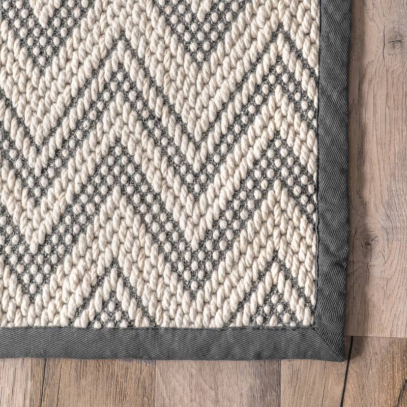 Nuloom Rozi Chevron Wool and Sisal Area Rug