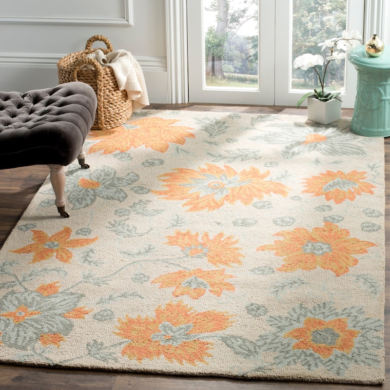 SAFAVIEH, Handmade Blossom Jacomien Modern Floral Wool Rug