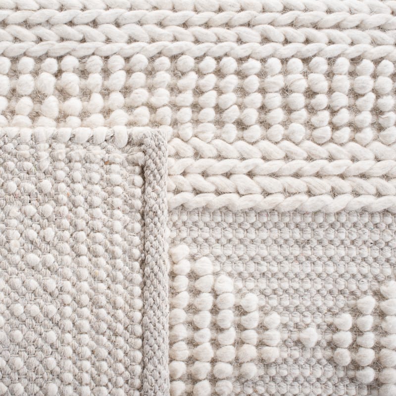 SAFAVIEH Handmade Natura Saroj Boho Wool Rug
