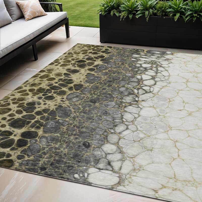 HomeRoots Abstract Transitional Rectangle Outdoor Rug - 5' X 8'