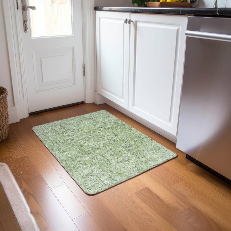 Machine Washable Indoor/ Outdoor Chantille Vintage Traditional Rug - Green - 1'8" x 2'6"