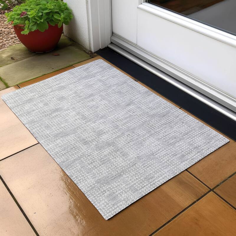 Machine Washable Indoor/ Outdoor Chantille Houndstooth Modern Rug - Silver - 1'8" x 2'6"