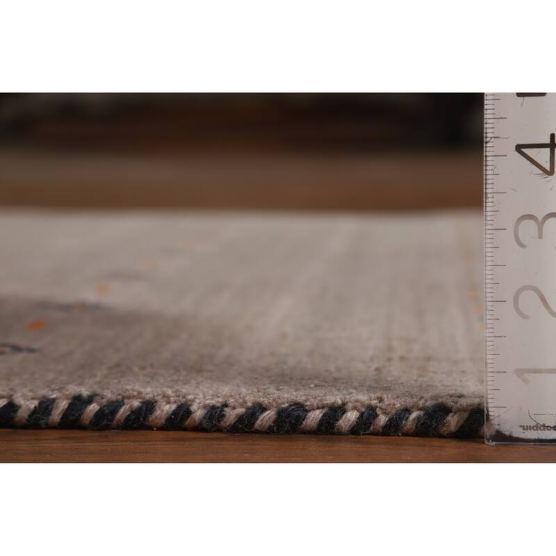 Hand Knotted Oriental 100% Wool Carpet Tribal Animal Pictorial Beige & Ivories Gabbeh Area Rug - 4' 11'' X 3' 0''