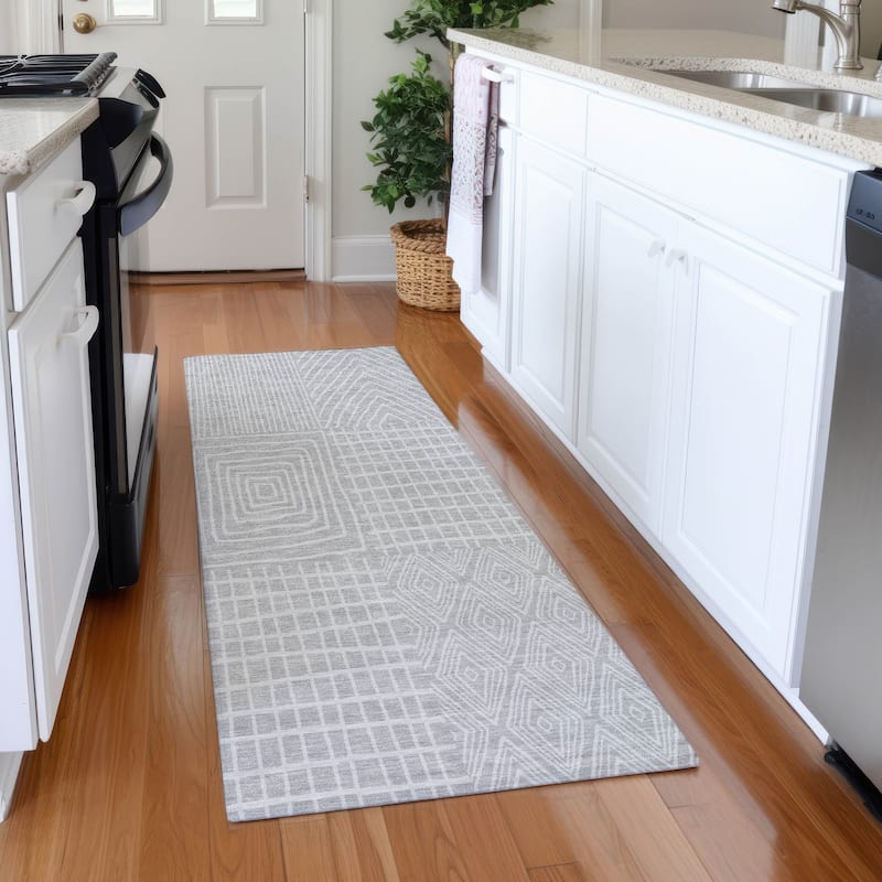 Machine Washable Indoor/ Outdoor Geo Patchwork Chantille Rug - Silver - 2'3" x 7'6"