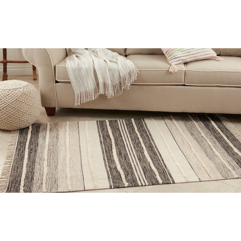 Woven Tufted Design Rug - 4'x6' - 4' x 6'/Surplus