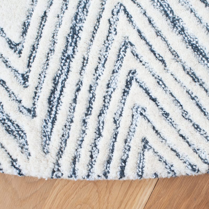 SAFAVIEH Handmade Abstract Mariken Diamond Wool Rug