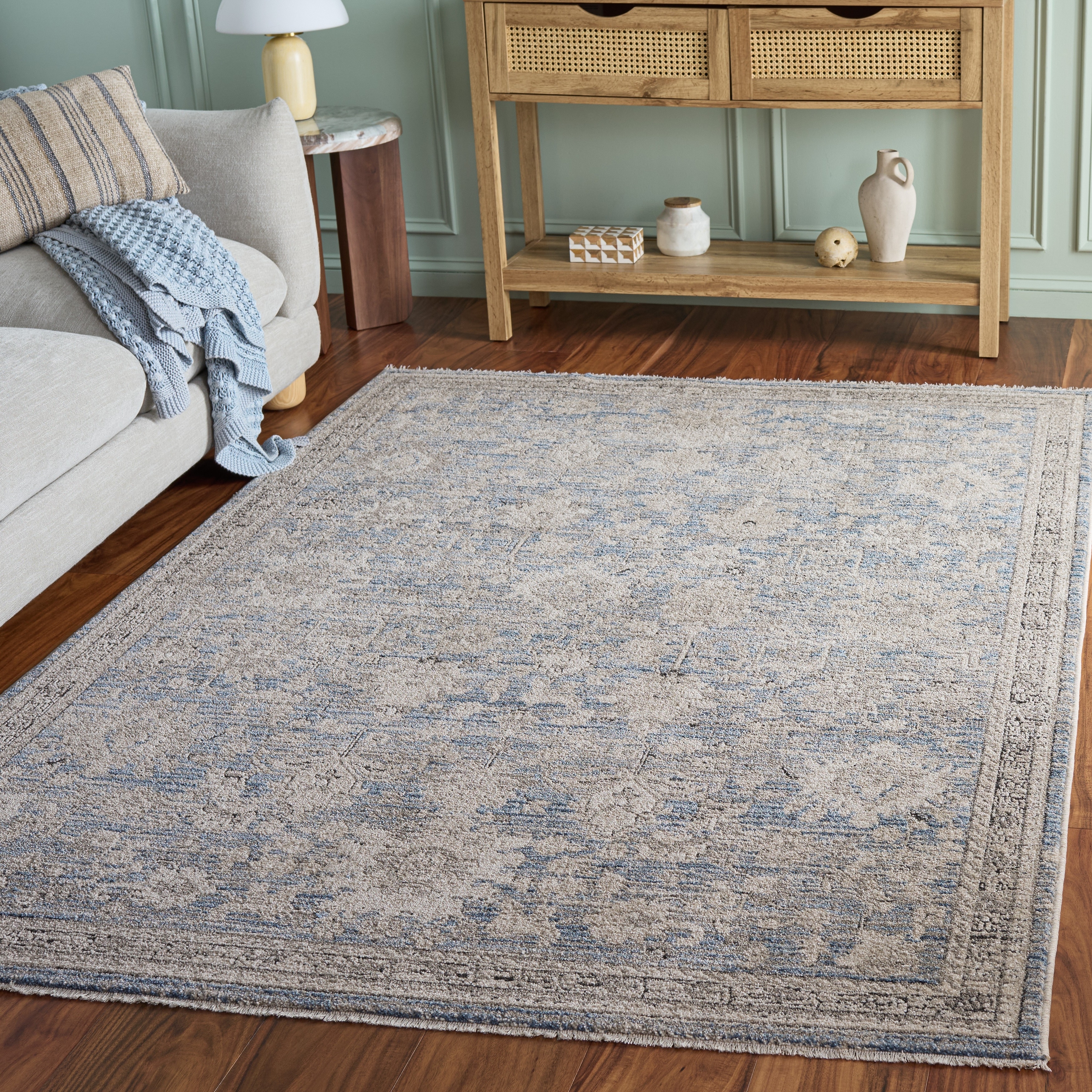 SAFAVIEH Grove Lieschen Traditional Floral Rug