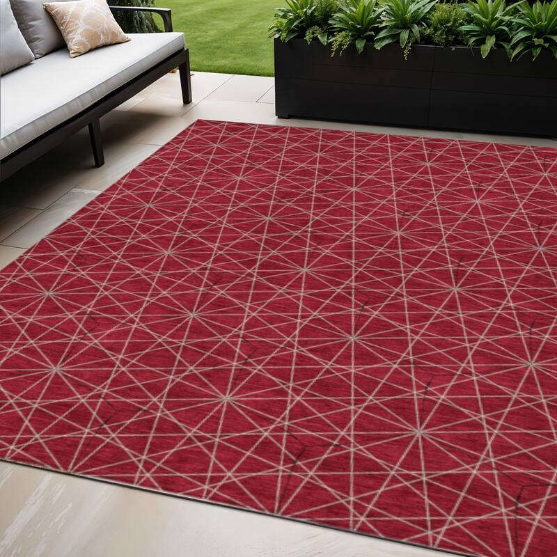 HomeRoots Geometric Transitional Rectangle Outdoor Rug - 5' X 8'