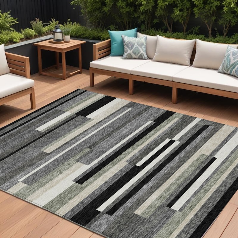 HomeRoots Striped Transitional Rectangle Outdoor Rug - 9' X 12'