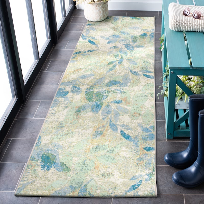 SAFAVIEH Barbados Katje Floral Rug