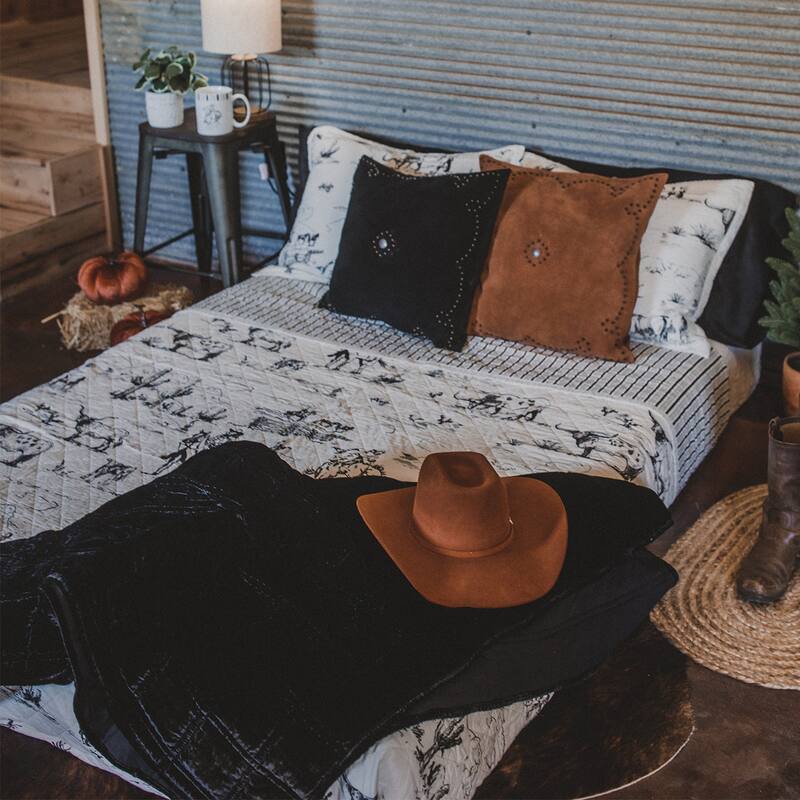 Paseo Road Ranch Life Western Cowboy White/Black 100% Cotton Rustic Toile Western Bedding 3 Piece Reversible Quilt Set