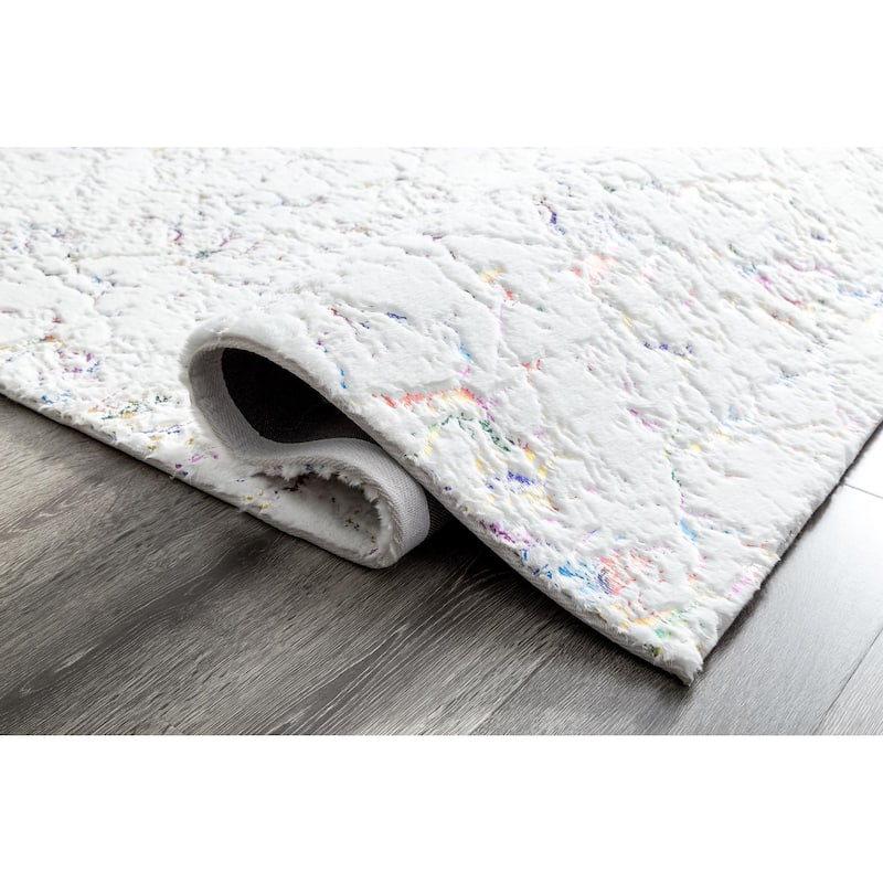 Chryso Collection Abstract Faux-Fur Rug with Foil