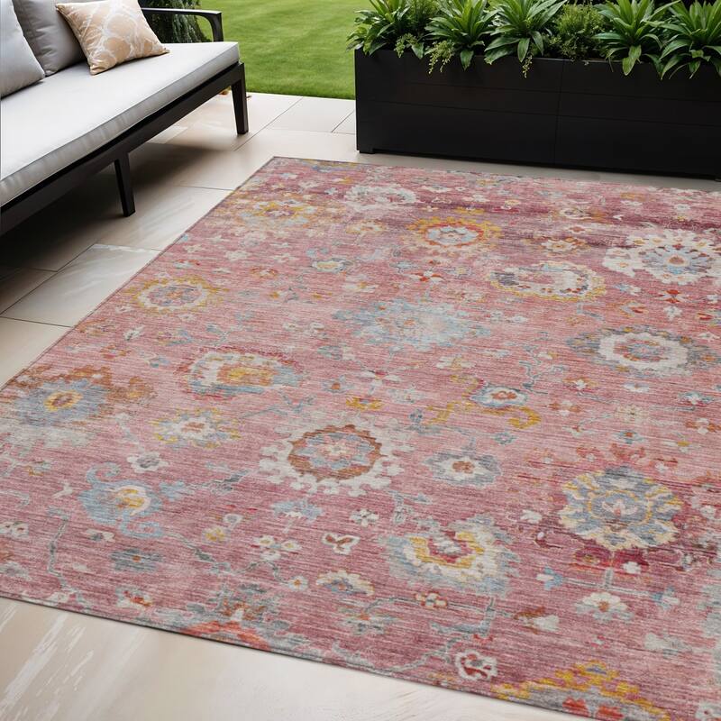 HomeRoots Floral Traditional Rectangle Outdoor Rug - 5' X 8'