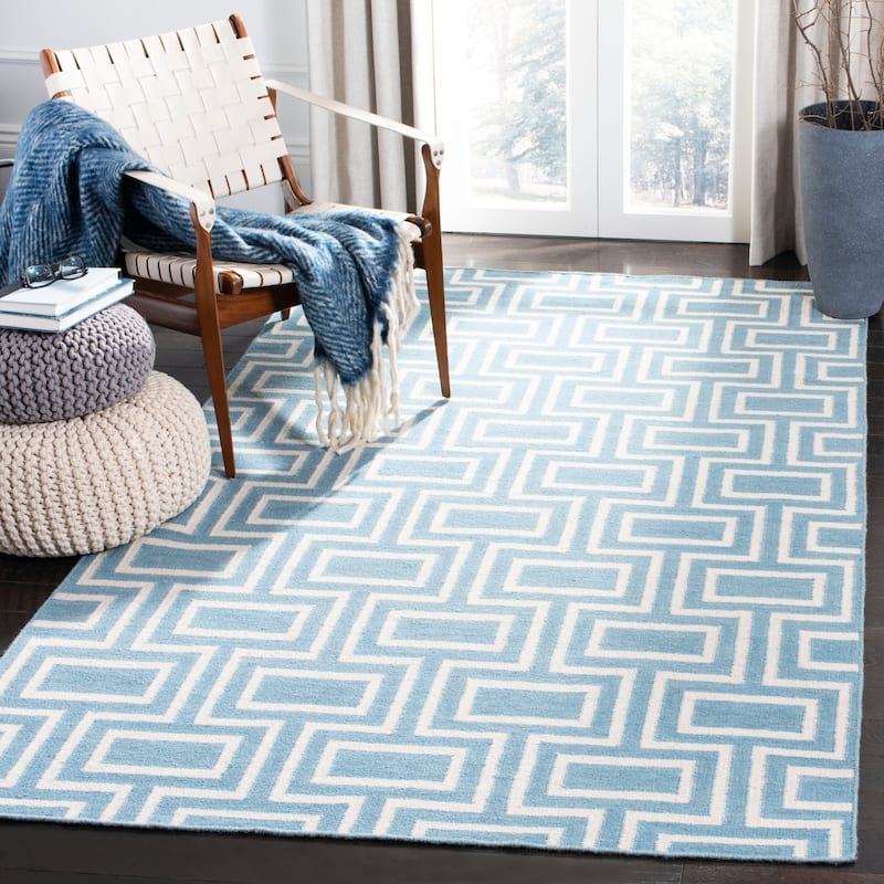 SAFAVIEH Handmade Flatweave Dhurries Iacobina Modern Moroccan Wool Rug - 5' x 8' - Light Blue/Ivory