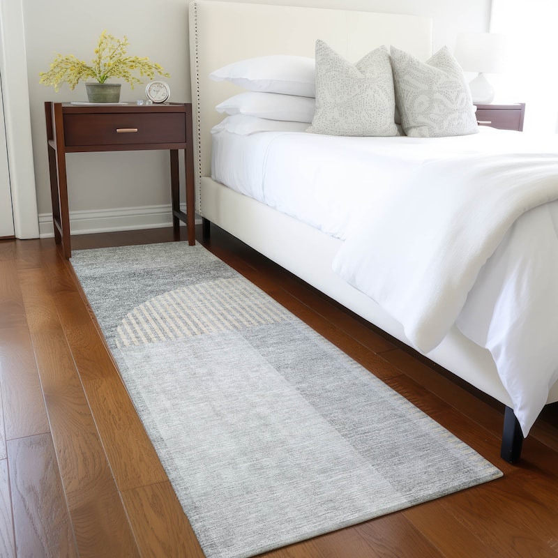Machine Washable Indoor/ Outdoor Chantille Modern Deco Rug - Silver - 2'3" x 7'6"