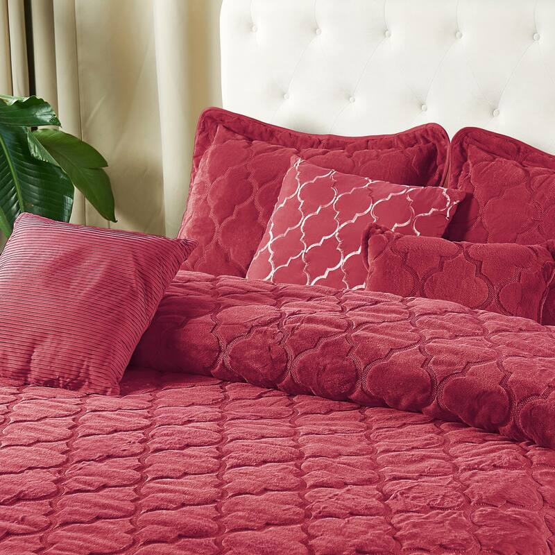 FauxFur Moroccan Design 7-piece Embroidered Quilt Set