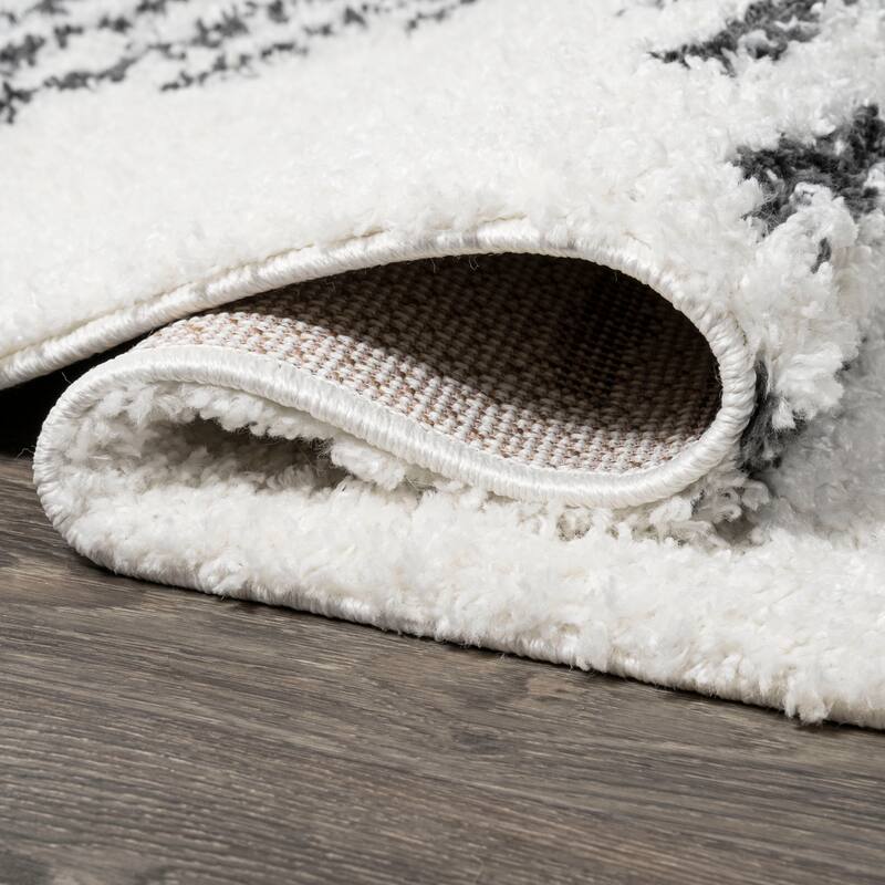 JONATHAN Y Arenal Diamond Stripe Geometric Shag Area Rug