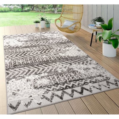 World Rug Gallery Turin Modern Geometric Bohemian Indoor/Outdoor Area Rug