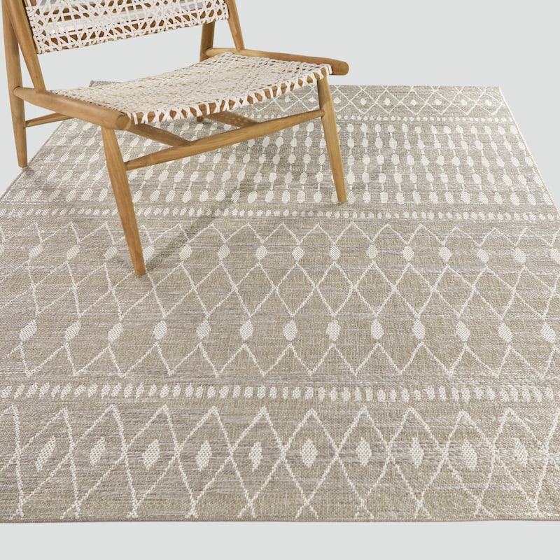 Peleus Global Diamond Indoor/Outdoor Area Rug - 6'7" x 9' - Tan/Taupe