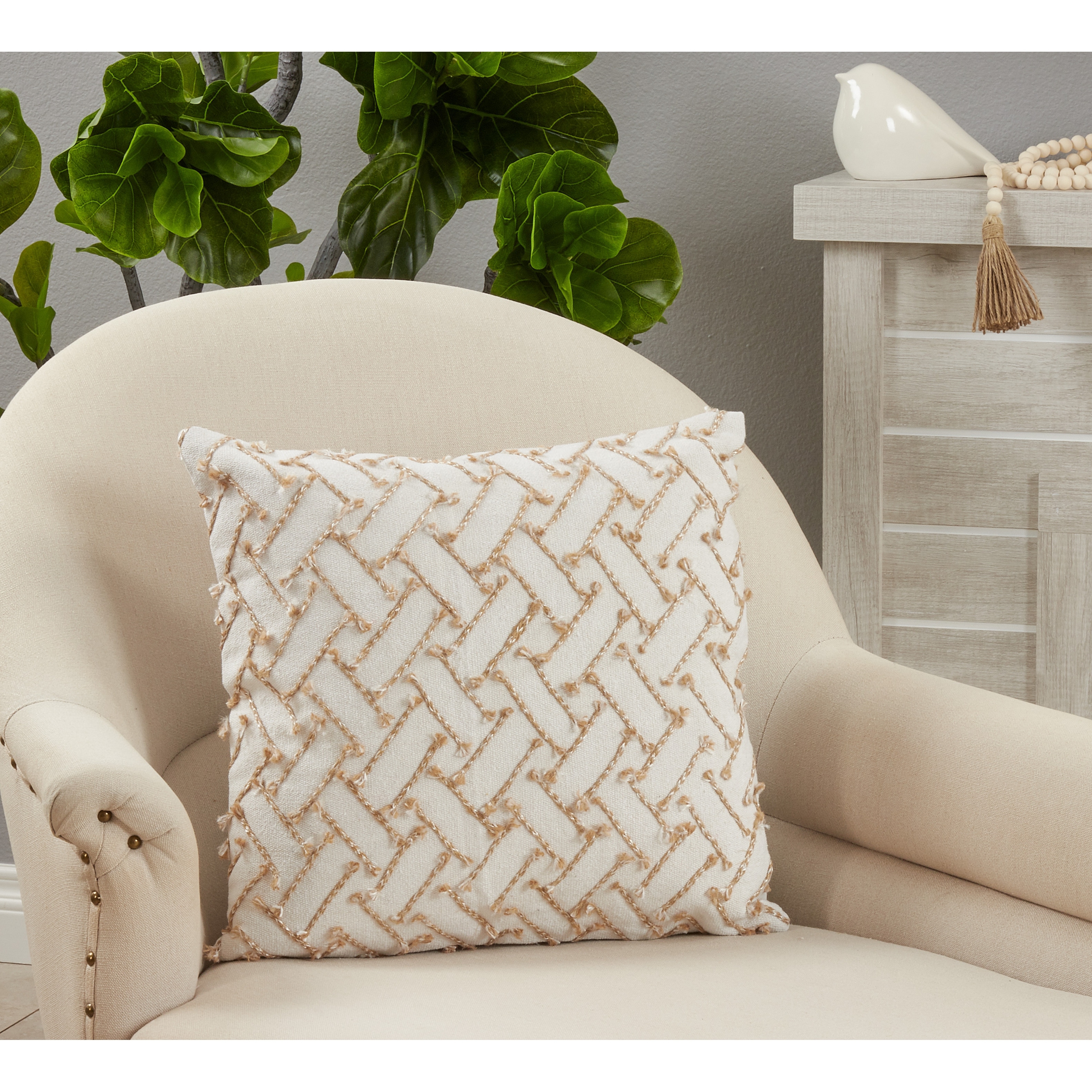 Saro Lifestyle Throw Pillow With Dori Embroidered Design, 18"x18"